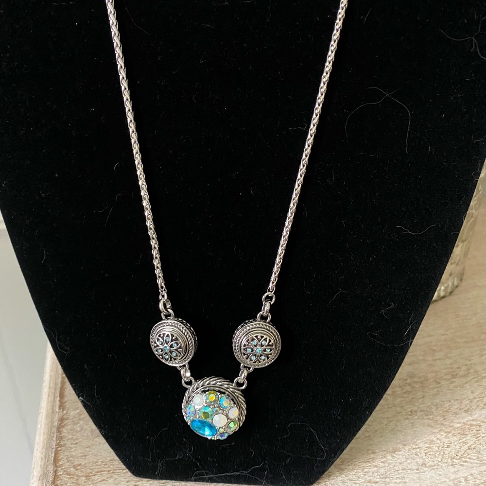 Neclace - Picture 2 of 4